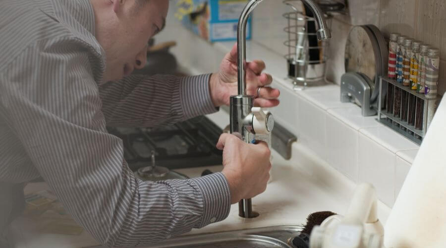 Professional clogged toilet repair in Arapahoe, WY